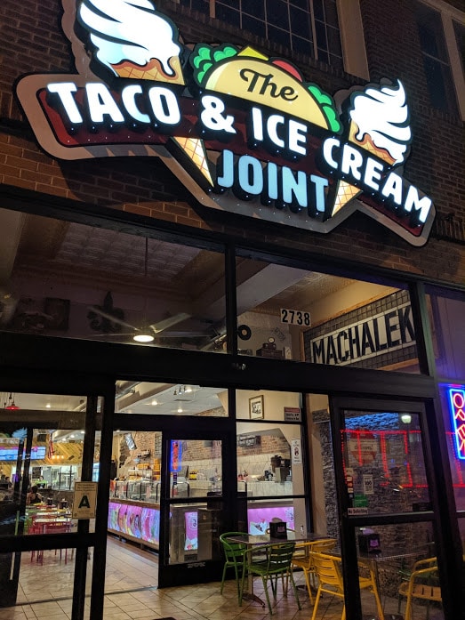 Restaurant on Cherokee Street in St. Louis that sells tacos and ice cream