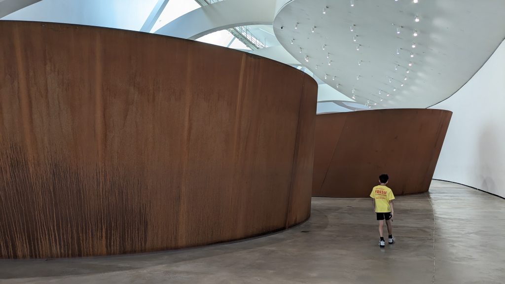 Giant sculptures in Guggenheim Museum Bilbao